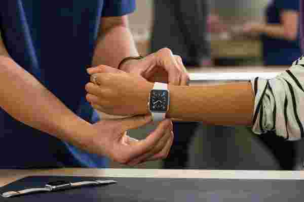 分析师表示，Apple Watch可能在第一个周末售出100万台