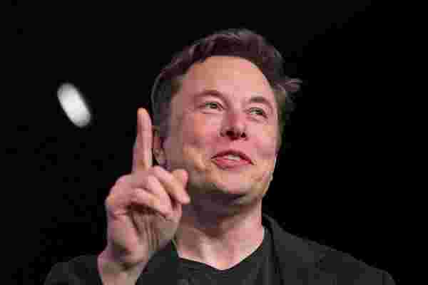 埃隆·马斯克 (Elon Musk) 表示，特斯拉将能够 “很快” 安全地播放Netflix和YouTube