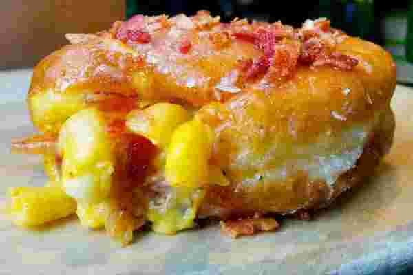 你会吃一个塞满Mac和奶酪的甜甜圈吗？