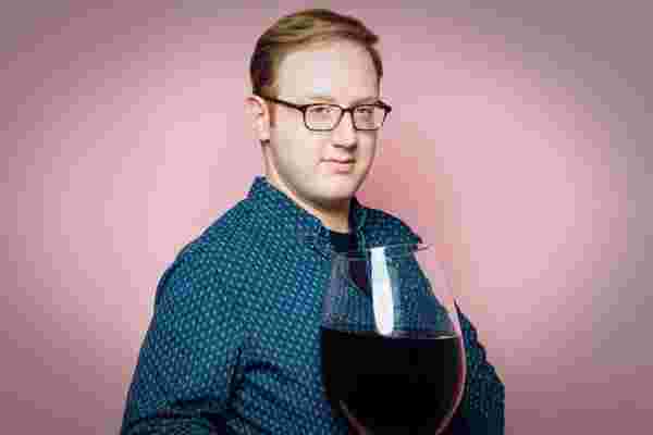 Buzzfeed超级巨星马特·贝拉塞 (Matt Bellassai) 关于醉酒时建立品牌的7件事
