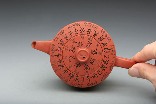一只狗朝天咬两口打一字谜(猜字谜一只狗两个口谁遇它谁发愁打一字)